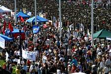 Crowd_at_Civic_Center1.jpg