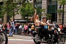 Dykes_On_Bikes_8.jpg